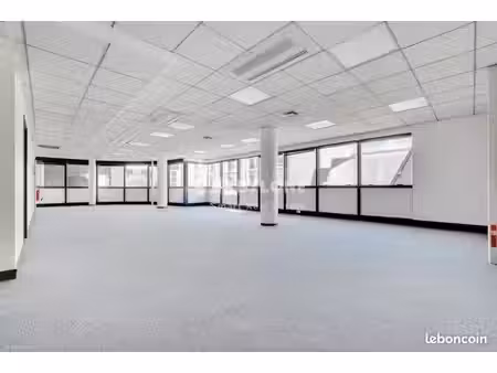 bureau 738 m²