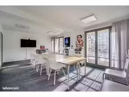 bureau 131 m²