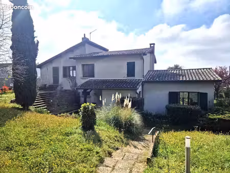 maison 8 pièces 315 m²