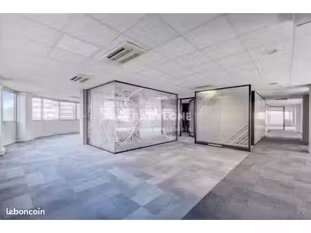 bureaux 1 681 m²