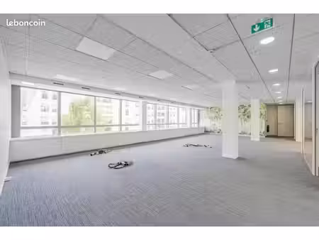 bureau 930 m²