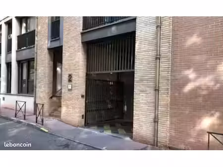 garage boxé à compans-caffarelli 12 m2