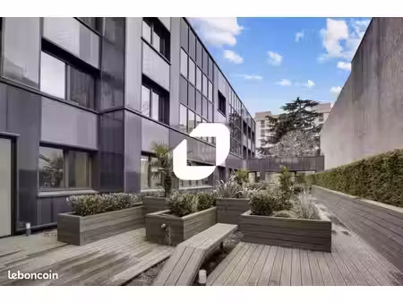 bureaux 121 m²