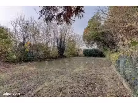 terrain 719 m² eragny