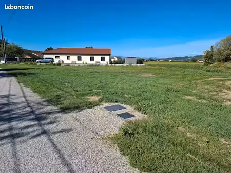 terrain 1043 m² constructible viabilisé royas