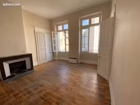 loft de caractère — hyper-centre historique — 4 m sous plafond — 42 m² carrez / 56 m² au s