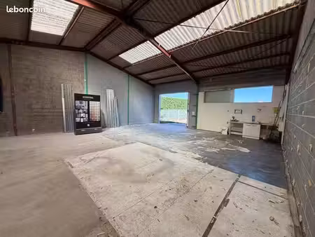 local commercial à louer – idéal commerce  dépôt ou activité professionnelle