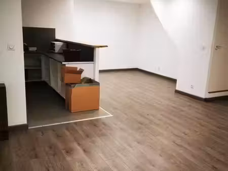 local commercial disponible 490m2 en zone ufb
