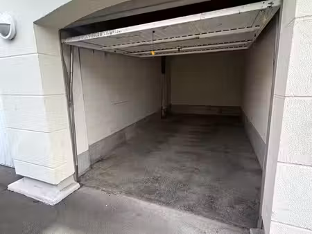 garage fermé 13 m² - centre d'olivet - sécurisé