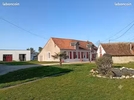 maison de campagne - 3000m2 de terrain - dépendances et hangar