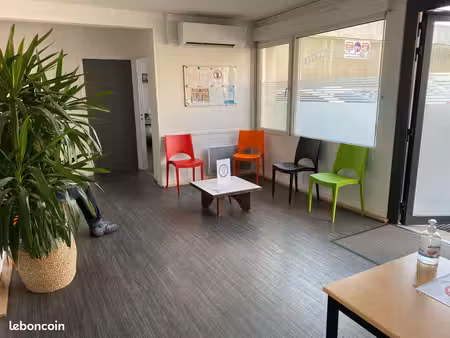 pièce de 12m2 700 par mois dans un cabinet