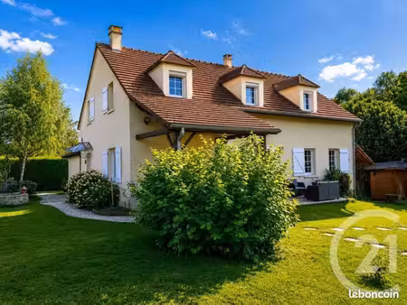maison 8 pièces 180 m²