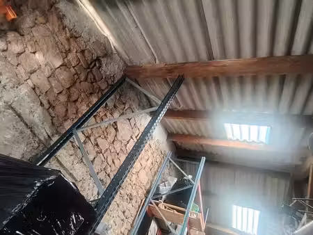 grange plus ecurie sur 220 m2