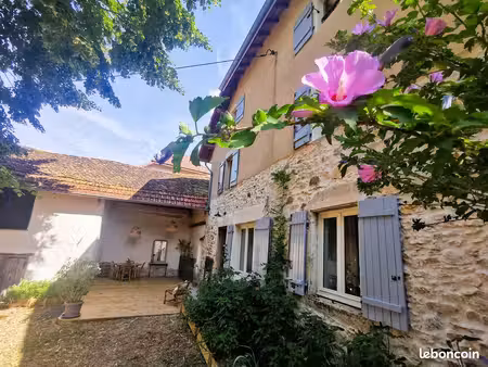bien d’exception - ferme dauphinoise traditionnelle dans un écrin de verdure  entièrement 