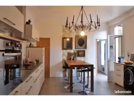 maison 8 pièces 160m2 - dépendances
