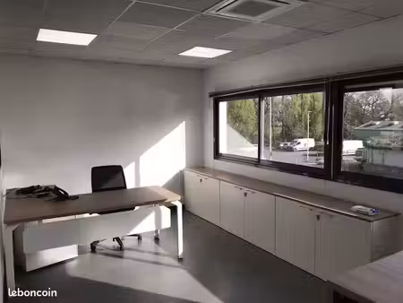 a louer bureaux vannes 47 m2