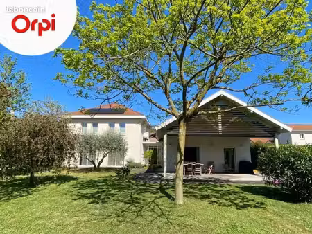 maison 6 pièces 209 m²