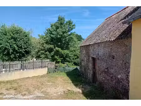 batiment longére en pierres à rénover