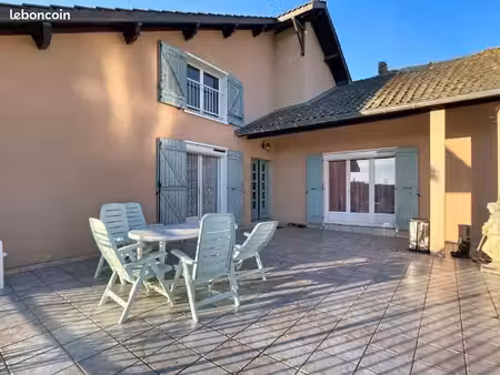 maison avec 4 chambres  sous-sol  combles aménageables et grand terrain