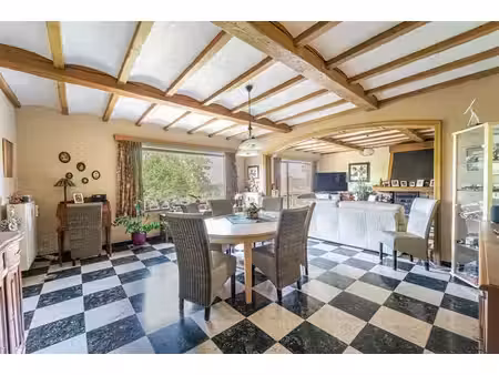 superbe duplex de + 300 m² situé dans le quartier du vert bo