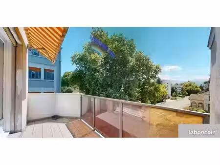 t3 68m2  rénové  terrasse  cuisine équipée  cave  vue dégagée  parking
