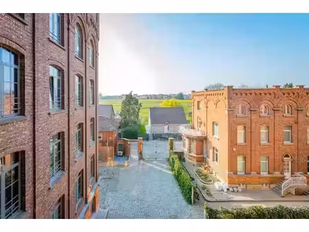 charmant appartement de style loft avec 1 chambre et parking