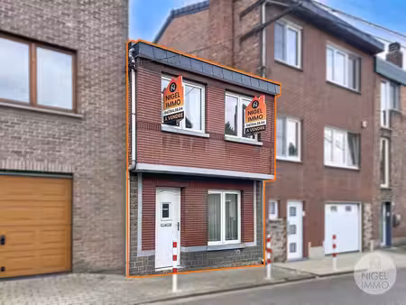? vivegnis : maison + 2 ateliers  jardin  fort potentiel !