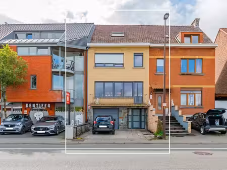 maison à rénover avec 3 chambres  garage et jardin