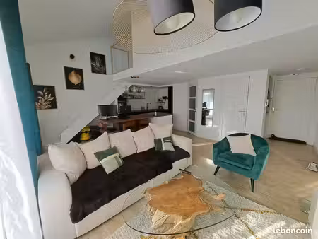 saint-brévin – superbe appartement rénové en dernier étage  balcon et garage à deux pas de