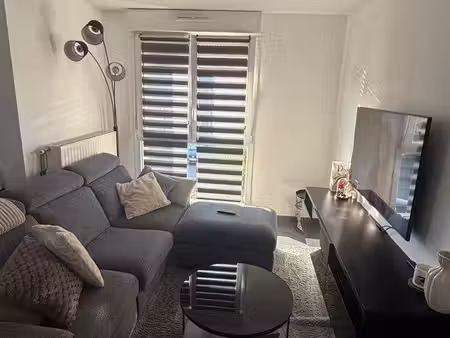 appartement t2 moderne 45 m² avec balcon — vendu quasi meublé