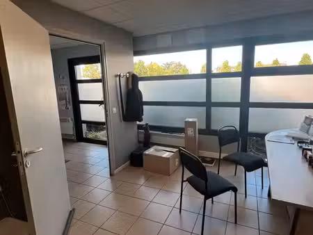 local commercial a louer centre annoeullin face grand parking