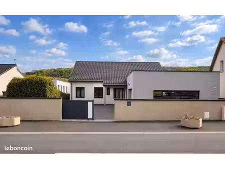 maison contemporaine de plain-pied – 165 m² – 10 14 ares – 460 000