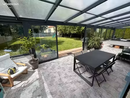 maison familiale très calme avec 5 chambres + grands garages