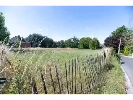 terrain à bâtir spacieux dans un quartier résidentiel