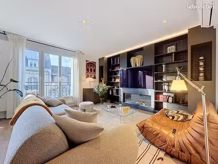 appartement coup de coeur - place du forum – dernier étage