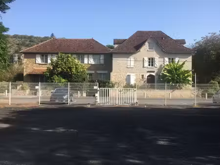 ensemble immobilier maison et immeuble locatif