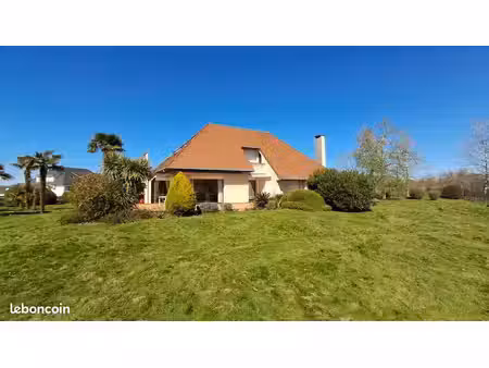 maison d’architecte meublée 135 m² – morlaas (secteur piscine)