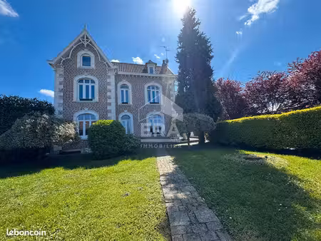 maison 12 pièces 209 m²