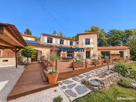 maison 4 pièces 212 m²