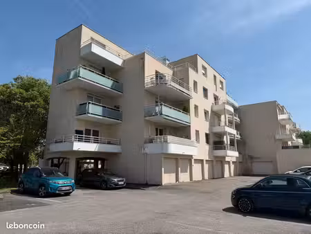 appartement t2 49m² avec place parking fermé