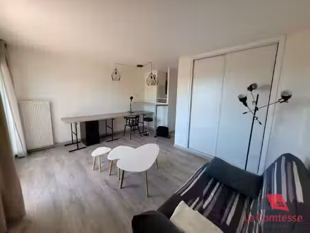 les romarins - studio meublé avec balcon