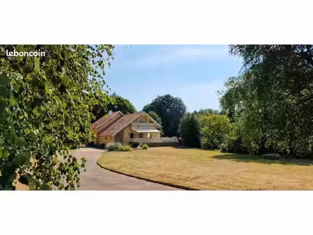 propriété avec 2 habitations et boxes à chevaux