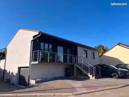 maison rénovée – 170 m² utiles – terrain 5 ares – terrasse – 8 parkings