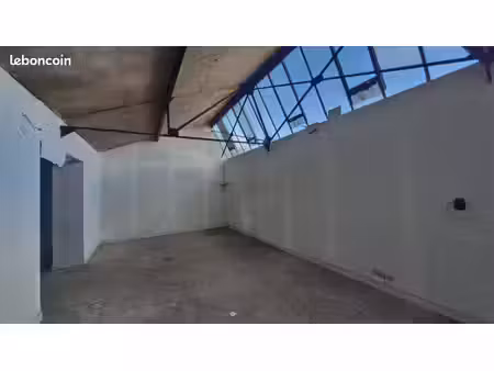 local industriel 300 m²