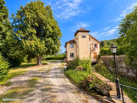 propriété 8 pièces 201 m²