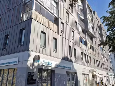 bureaux 111 m² – île de nantes – tram 2 & 3 – parking privé – immeuble récent 359 000