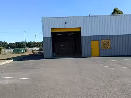 local d'activité 300 m² – idéal artisan  stockage ou logistique – la remaudière