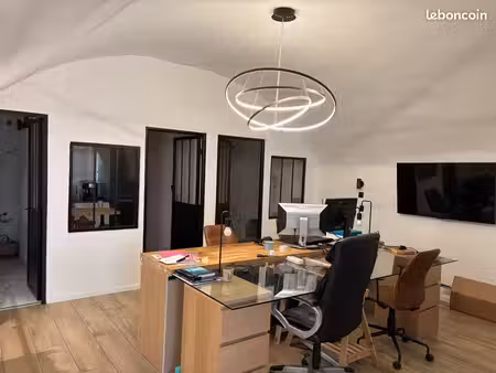 bureau à louer dans coworking plein de charme proche hôtel de ville de chambéry