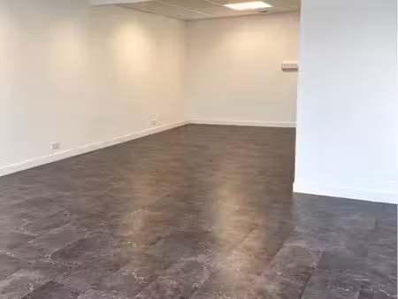 local commercial 34 m² avec vitrine – belle visibilité – pont-rousseau / rezé
