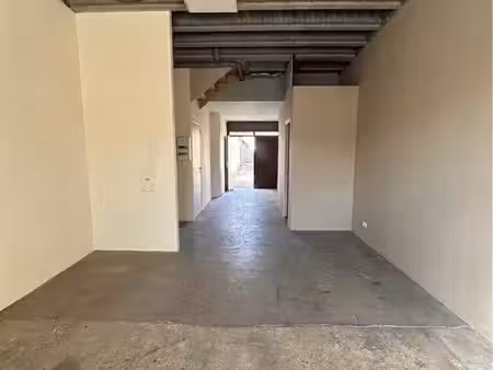local récent - 110m2 - zone du prat vannes